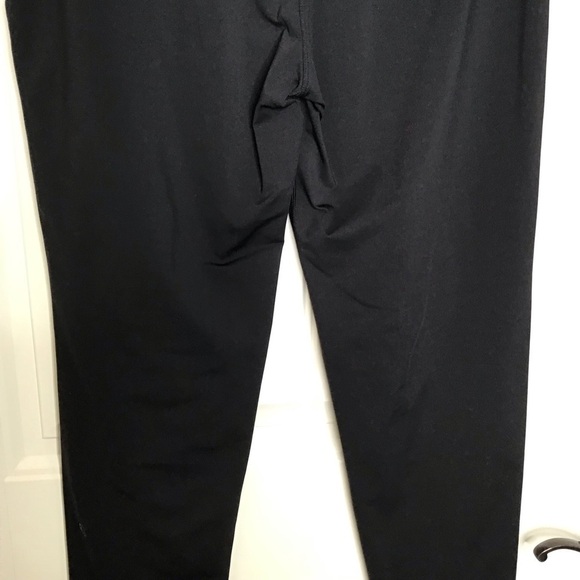Lululemon Jet Pant in Black. - Picture 11 of 11